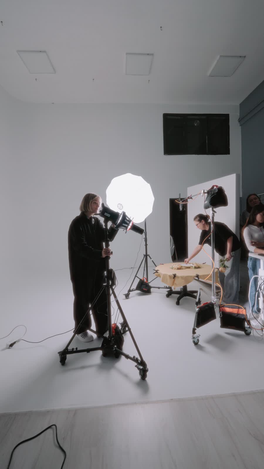 ArtLab stüdyosunda çekim ekibi ve kamera arkası